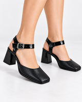 Zapatos Paris negros puestos, con punta cuadrada, taco ancho y pulsera con hebilla