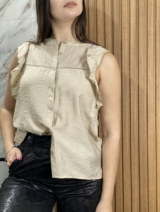 Blusa Alessandra con Canesú de Puntilla y Volados en Sisas