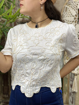 Remera Corina de Algodón con Hoja Bordada en Relieve 3D