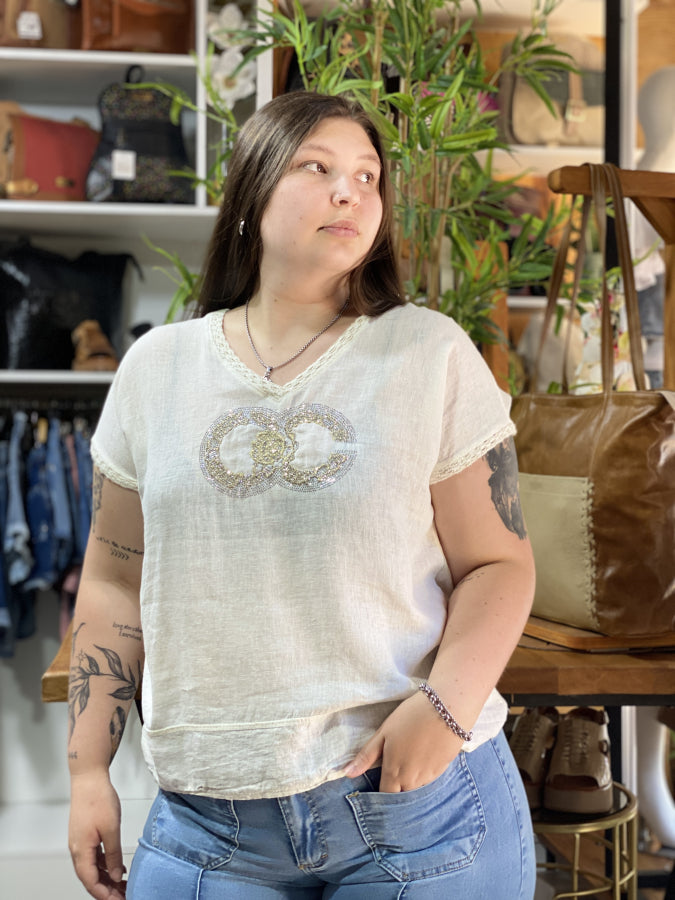 Blusa Eva de Lino Soft con Aplique de Pedrería y Encaje