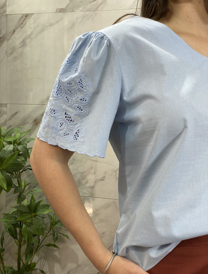 Blusa Onara de Algodón con Mangas de Bordado Intrincado