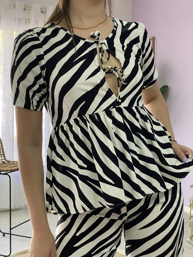 Blusa Nicole de Hilo Calado con Diseño Animal Print Cebra