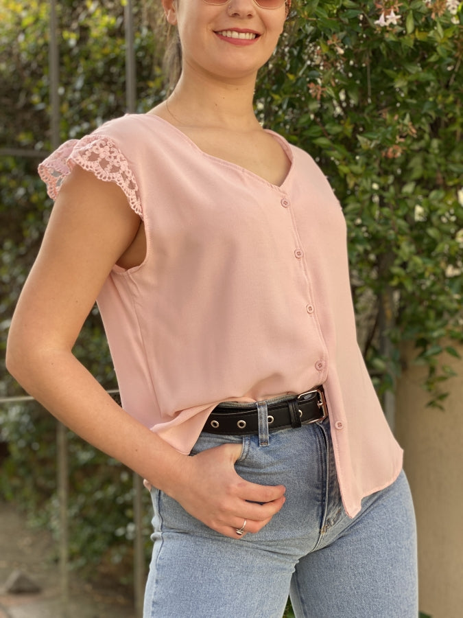 Blusa Soledad en Tejido Texturado con Cuello Camisero