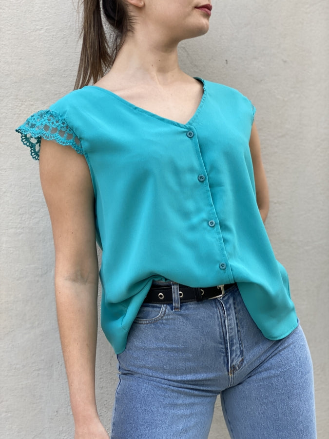 Blusa Soledad en Tejido Texturado con Cuello Camisero