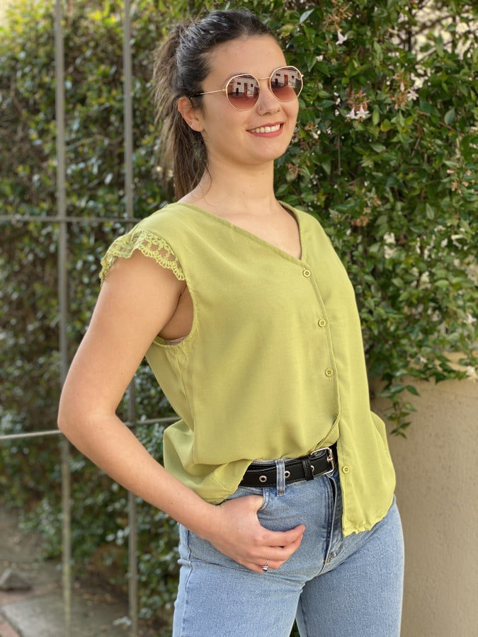 Blusa Soledad en Tejido Texturado con Cuello Camisero