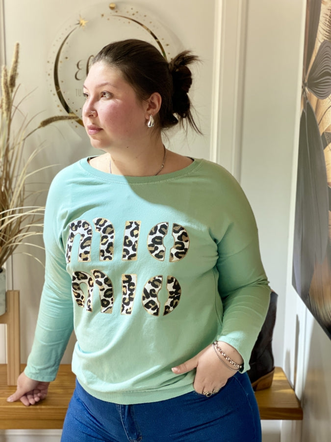 Buzo Mora con Estampado Animal Print