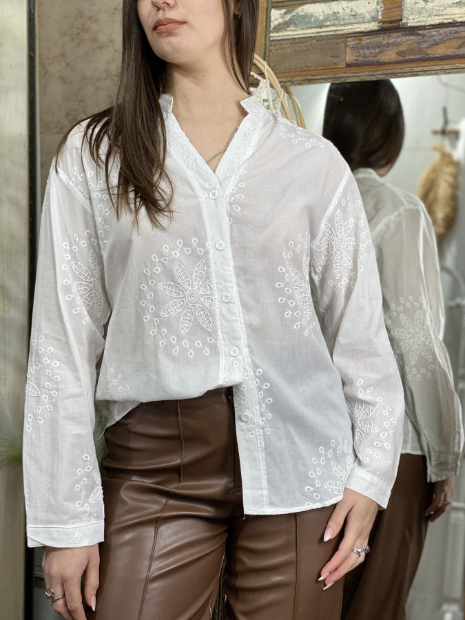 Camisa Beatriz en Algodón y Bordado Simétrico