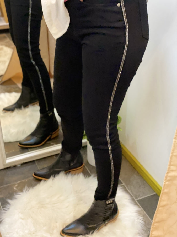 Pantalón Chupín Magnolia Negro con Aplique Lateral de Brillos