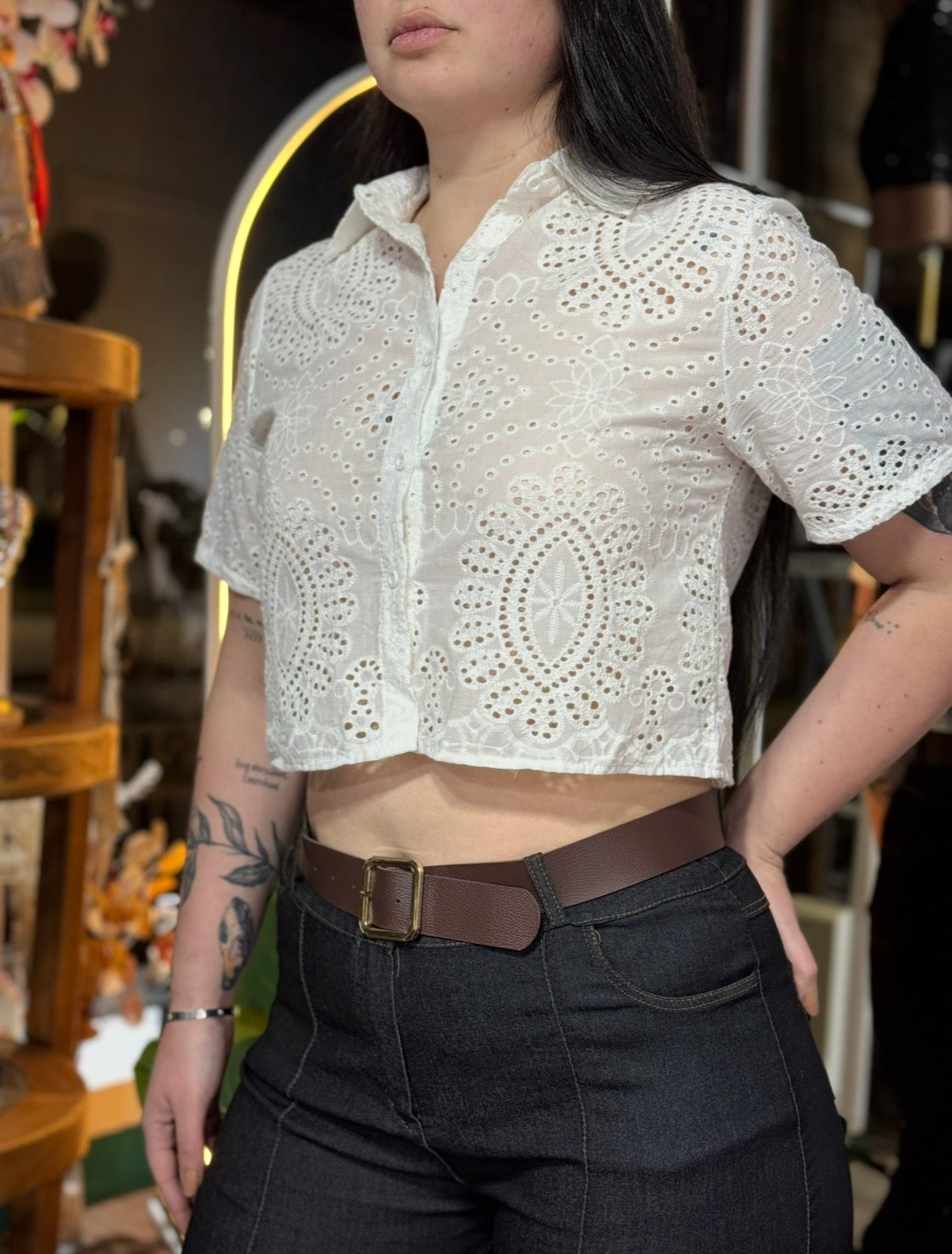 Blusa corta Bimba blanca de broderie, vista frontal
