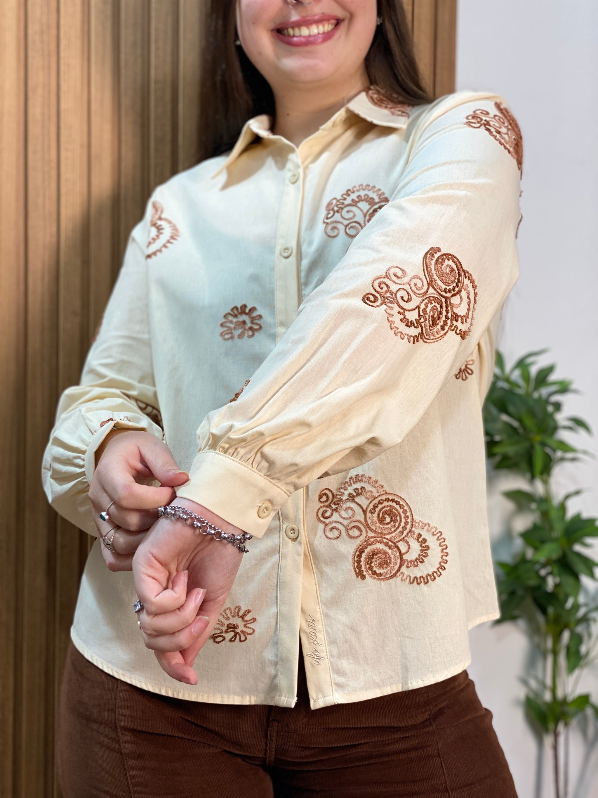 Camisa Bordada Brina
