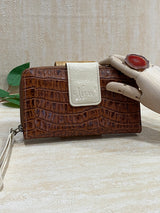 Billetera California de Cuero Alexa - Croco/Charol Crudo