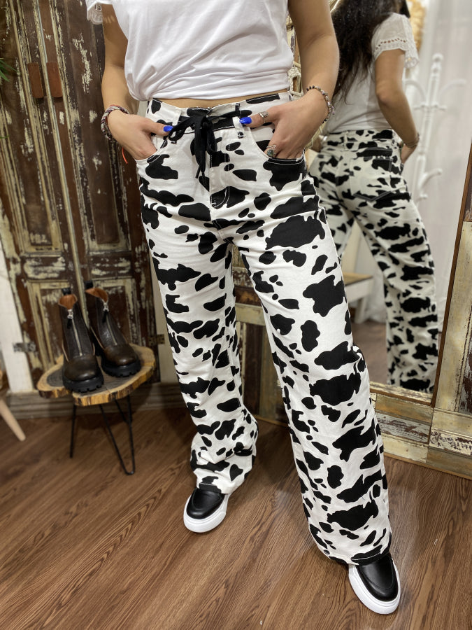 Jean Recto Ariadna con Estampado Cow Print