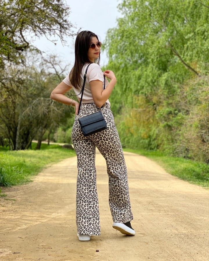 Pantalón Wide Leg Araceli en Denim con Estampado de Leopardo