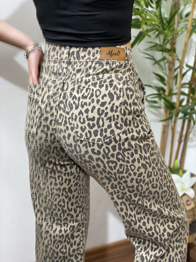 Pantalón Wide Leg Leo By Alexa con Estampado y Costura Frontal