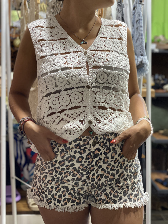 Musculosa Amaia en Crochet Artesanal con Botones