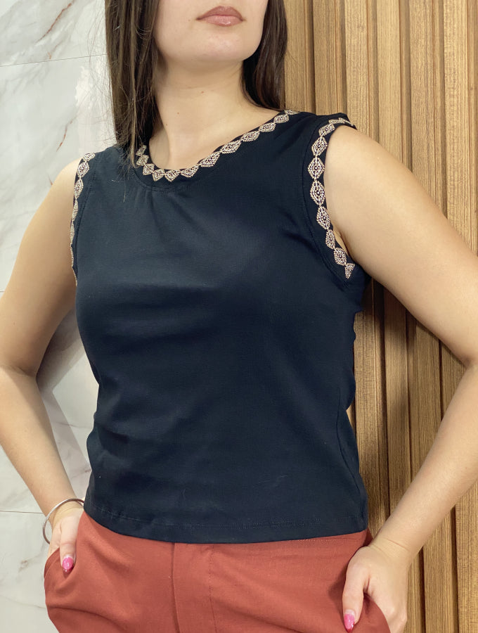 Musculosa Gretchen en Algodón con Bordados y Encaje Calado