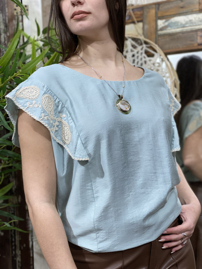 Musculosa Renee con Volados y Bordado Artesanal
