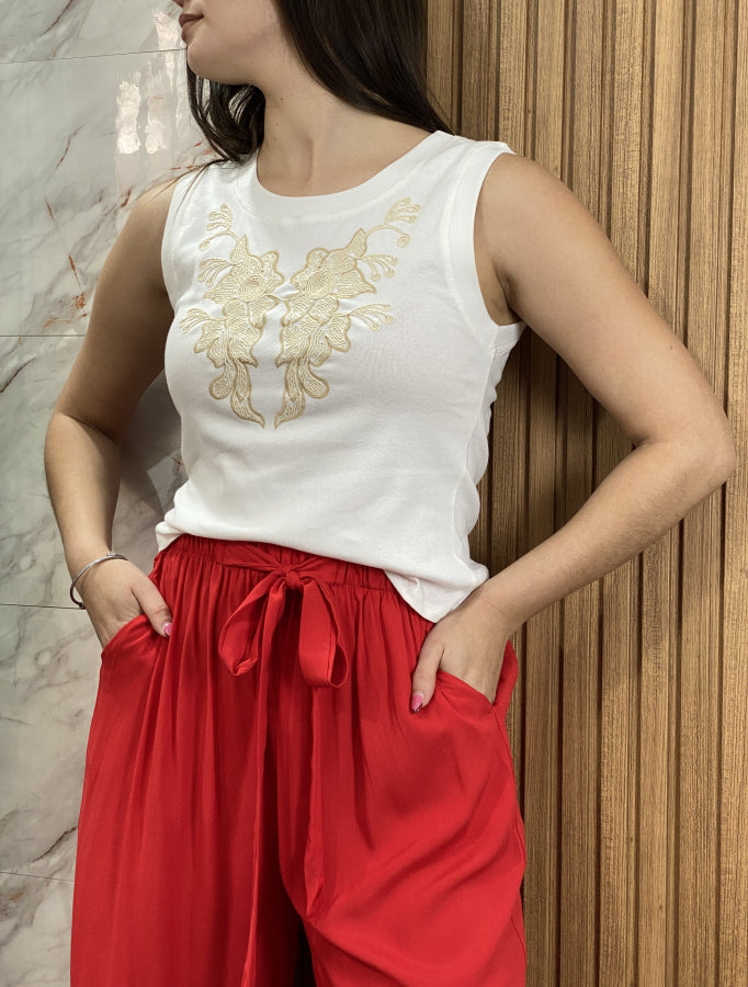 Musculosa Sadie en Algodón con Pechero Bordado