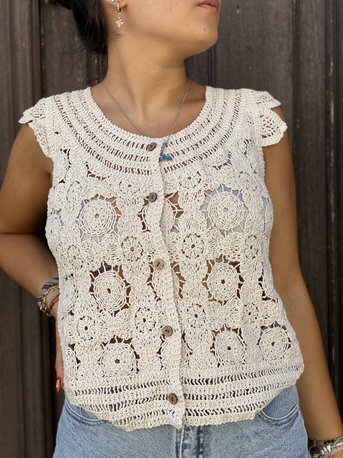 Musculosa Teresa en Crochet Artesanal con Diseño Floral