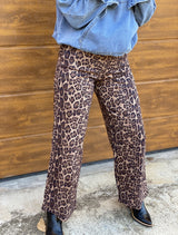 Pantalón Recto Larisa en Gamuza con Estampado de Leopardo