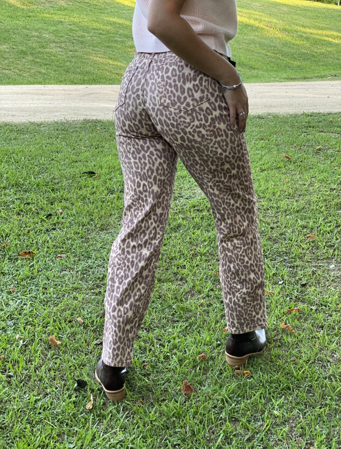 Pantalón Recto Paz con Estampado de Leopardo
