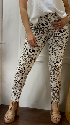 Pantalón Recto Nadia con Estampado de Tendencia