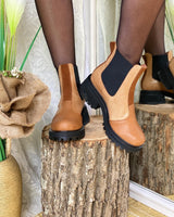 Borceguí Chelsea Eyas de Cuero con Suela Track y Texturas Mix