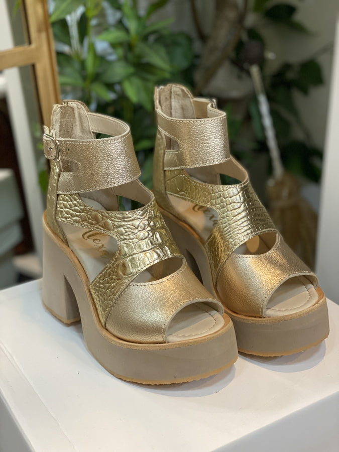 Sandalia Zaira en Cuero Metalizado y Ébano