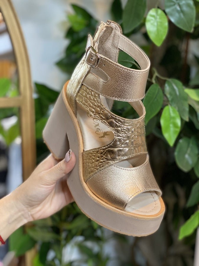 Sandalia Zaira en Cuero Metalizado y Ébano