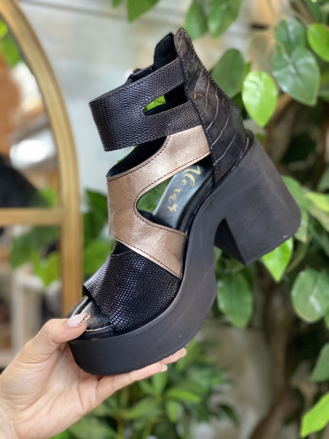 Sandalia Zaira en Cuero Metalizado y Ébano